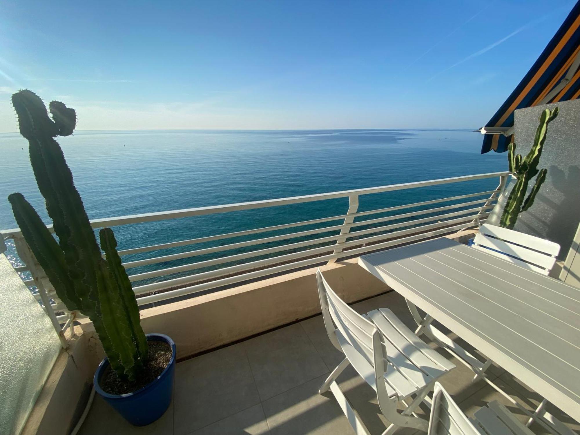 Sea View Studio, Huge Terrace On The 4Th Floor Apartment Ментона Екстериор снимка